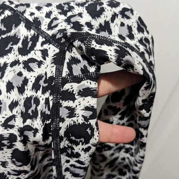 ZYIA | Snow Leopard Brilliant 7/8 Leggings - Picture 10 of 11